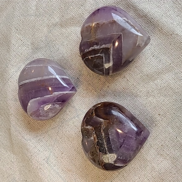 Other - Gorgeous chevron amethyst hearts